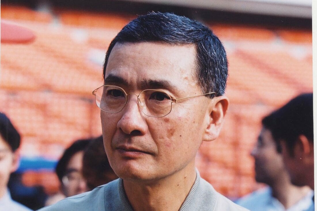 「フォレストガンプ」と同じ髪形だった？1990年代の久米宏さん