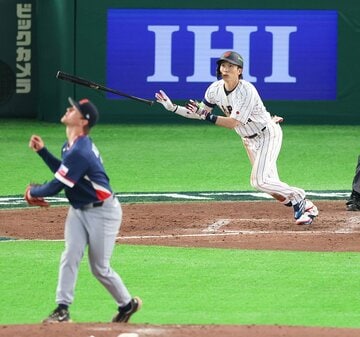 ８回に試合を決定づける３ランを放った侍ジャパン・周東佑京