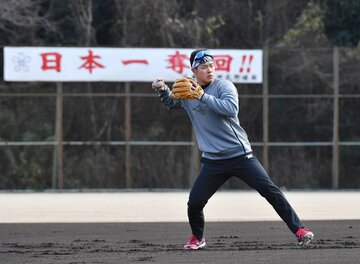 自主トレを公開した佐藤輝明(東スポWeb)