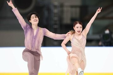 国際大会デビューを果たした紀平梨花、西山真瑚組