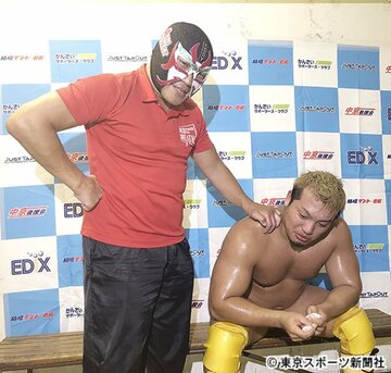  田村ハヤト（右）とザ・グレート・サスケ