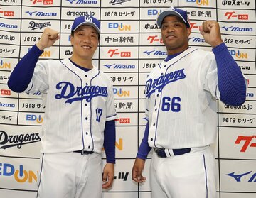  選手間投票で球宴に選ばれた柳（左）とビシエド