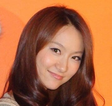  右手愛美
