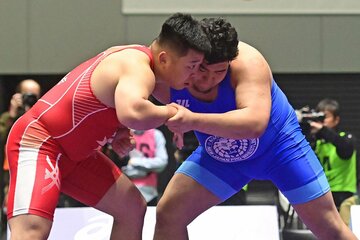 決勝で惜しくも奈良勇太(左)に敗北した小畑詩音