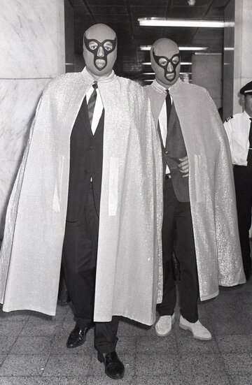  殺気のカケラもない用心棒コンビ（東スポWeb）