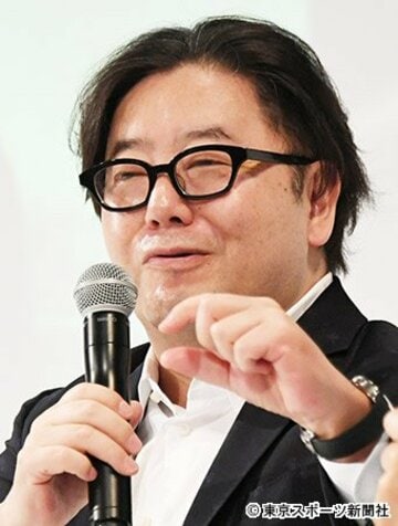  秋元康氏