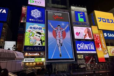 道頓堀を象徴するグリコの看板