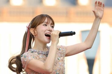 「Ｌｅｔ　Ｉｔ　Ｇｏ～ありのままで～」を熱唱するＭａｙ　Ｊ．