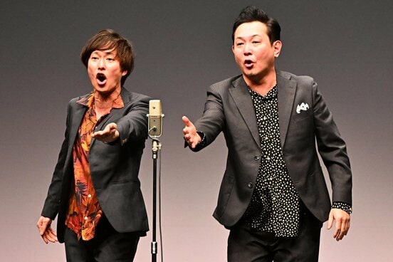 マシンガンズの滝沢秀一（左）と西堀亮