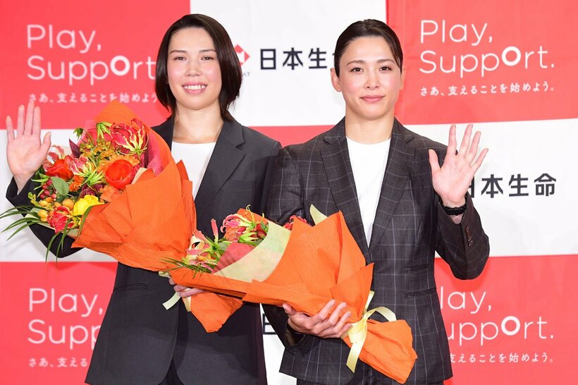 出口ケリー（左）と出口クリスタ