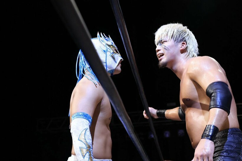 アレハンドロ（左）とカイ・フジムラ（プロレスリング・ノア提供）