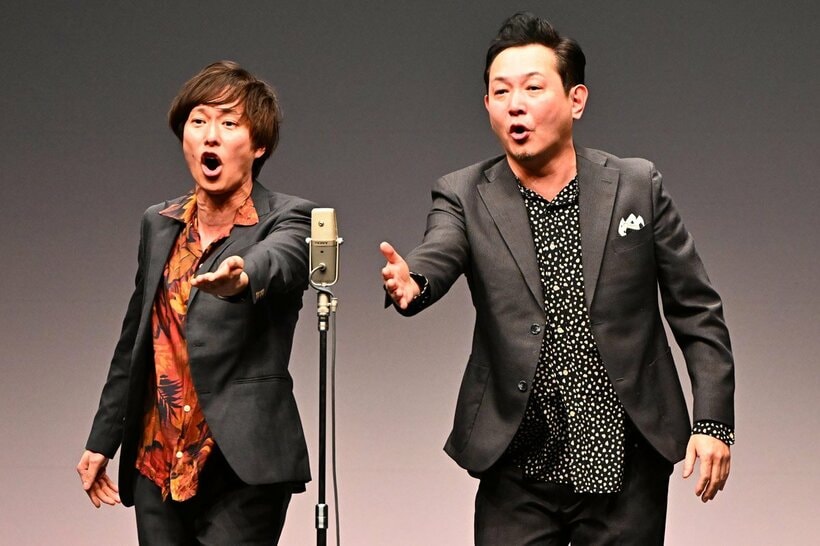 マシンガンズの滝沢秀一（左）と西堀亮