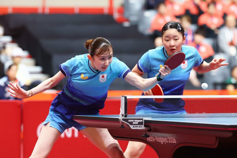 決勝進出を決めた張本美和(右)、早田ひなペア