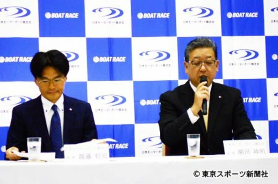  グレードレース２大会の新設を発表した潮田会長（右）