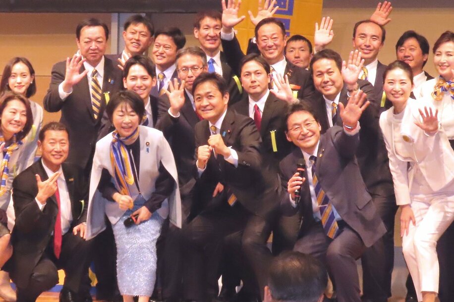 玉木雄一郎代表と国民民主党議員たち