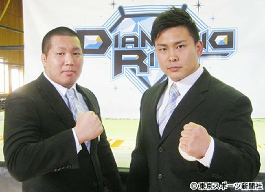 中嶋勝彦（右）とのＤＲ卒業マッチに挑む北宮光洋（左）