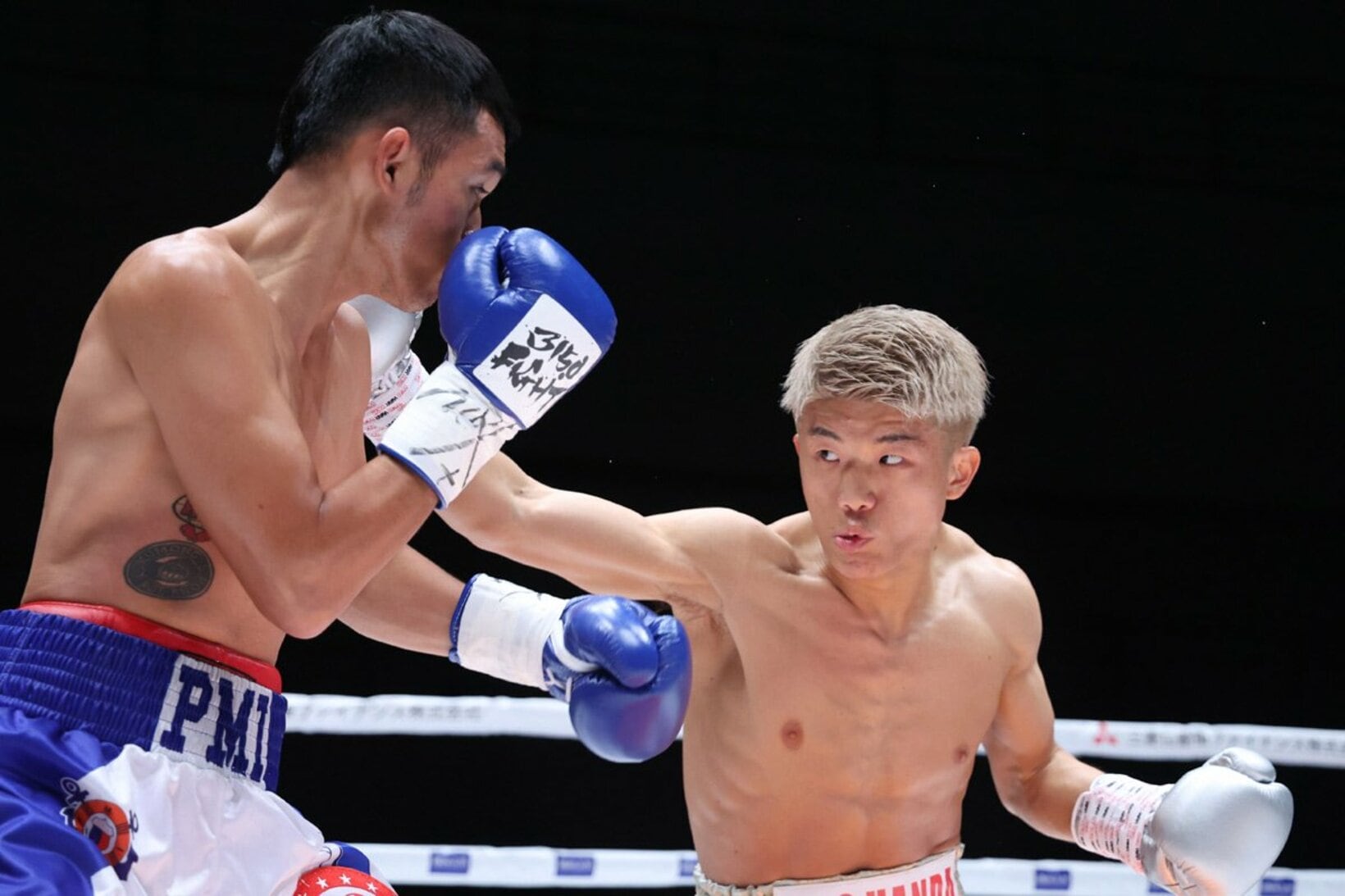 アルアル・アンダレス(左)に-KO勝ちした重岡銀次朗（２０２４年３月３１日）
