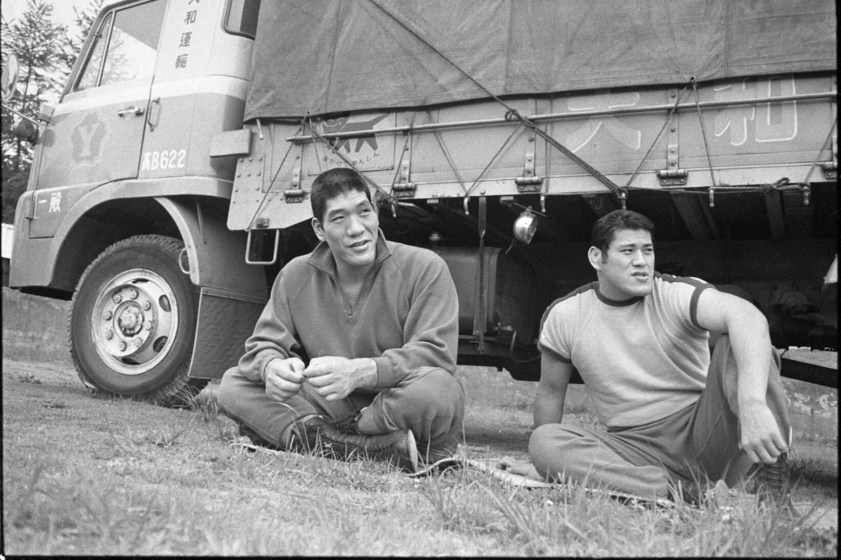 仲の良かった馬場さん（左）と猪木さん（６８年６月）