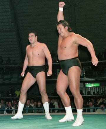 長州力とタッグを組んだ安田忠夫さん（１９９４年）