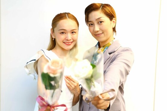 OSKの華月奏(右)と唯城ありさ