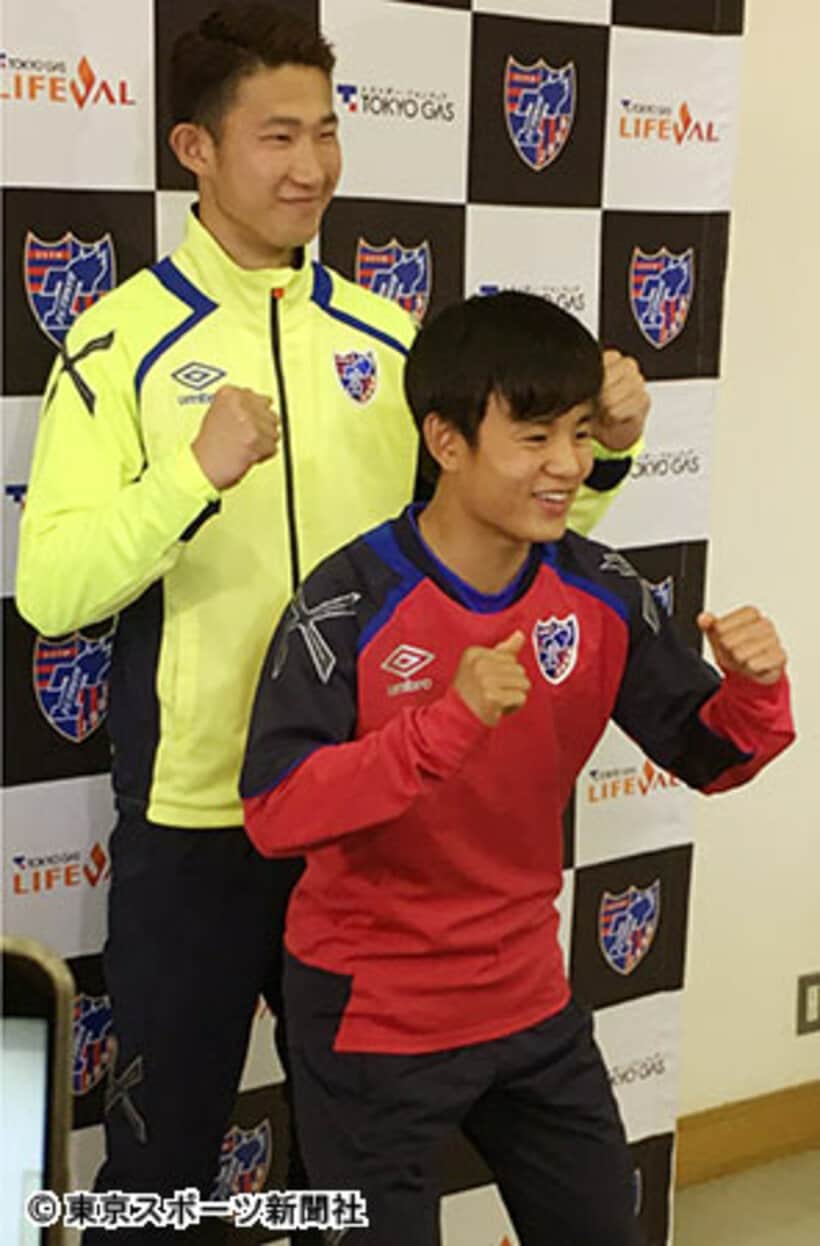 Ｕ―２０日本代表に選出された久保（手前）と波多野