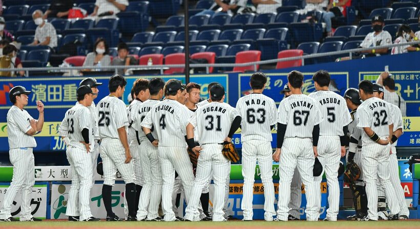 西武戦の４回には円陣を組んだロッテだが…