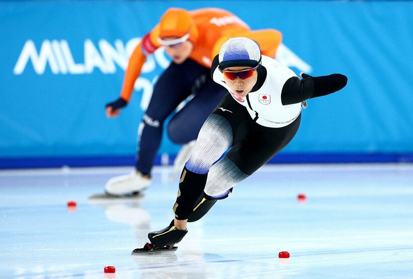 ユタ・レールダム(奥)と激しいレースを繰り広げた高木美帆（ロイター）