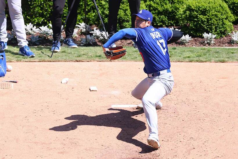 ４月にブルペンで投球練習した大谷翔平