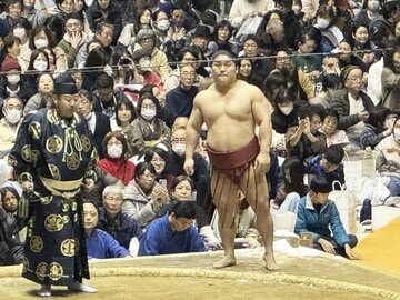 巡業でも岩のような肉体で注目されている朝紅龍