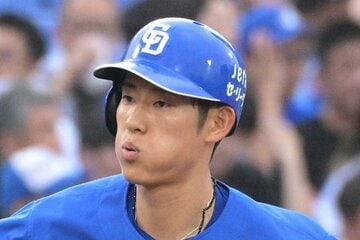 ６回のチャンスでベンチに下がった中日・上林誠知