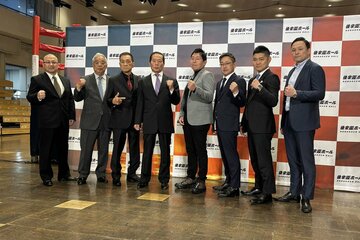 シーザー武志会長（左から３人目）ら新イベントに参加する各団体首脳