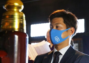  成田山名古屋別院で必勝祈願を行った中日・京田