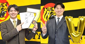 ともに大幅アップとなった中野拓夢（左）と及川雅貴