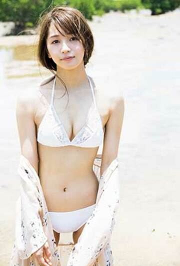 写真：ベイビーレイズ・傳谷英里香「美ボディー×純白ビキニ」の透明感