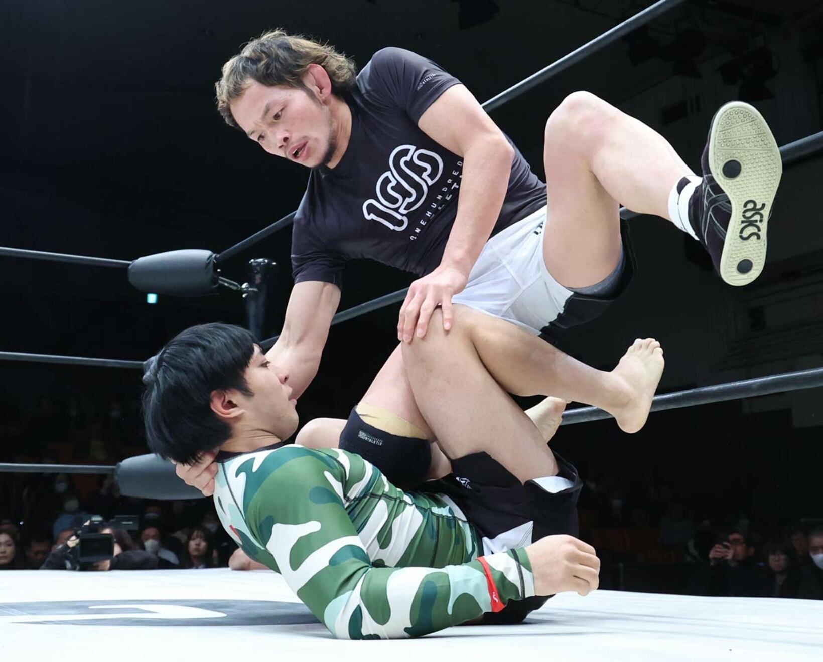 下から宇野を攻める飯塚優