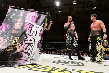 イルシオン（左）が挑戦表明