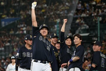 ９回、本塁打を放ち「昇天ポーズ」をさく裂させたオリックス・杉本