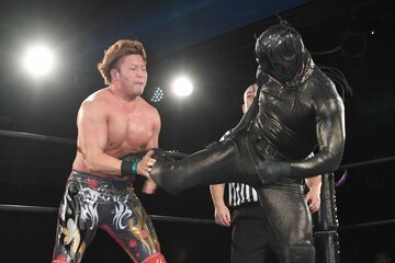 シュン・スカイウォーカー(右)と激しい攻防を見せた宮原健斗