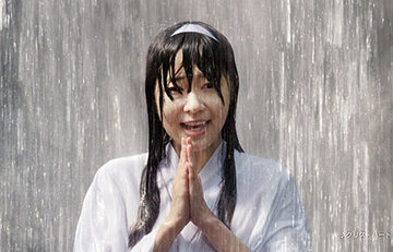 滝に打たれる指原