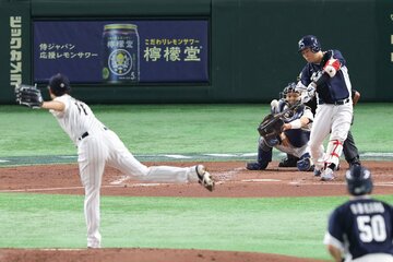 痛恨の一発を浴びるダルビッシュ