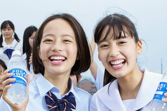 池端杏慈（左）と椿