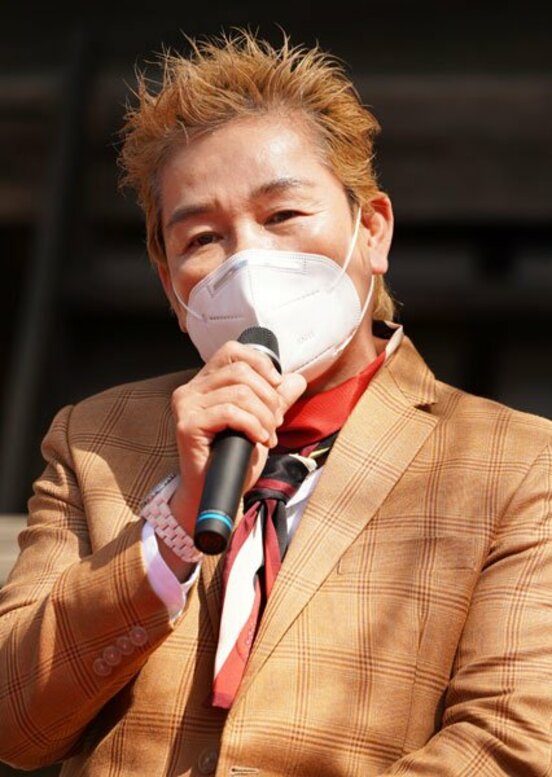  会見に臨んだ神取忍