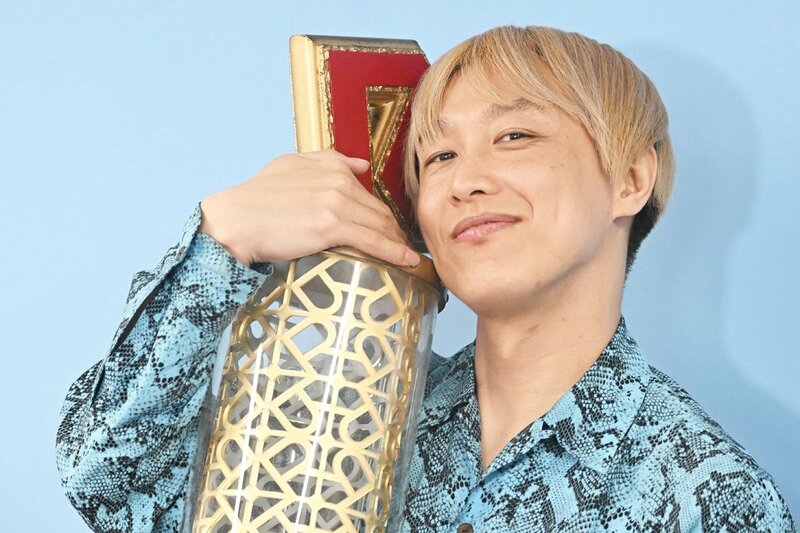 お見送り芸人しんいち「承諾書を書かされた！」  新Ｒ―１王者誕生後は…トロフィー持ち歩き禁止 | 記事 | 東スポWEB