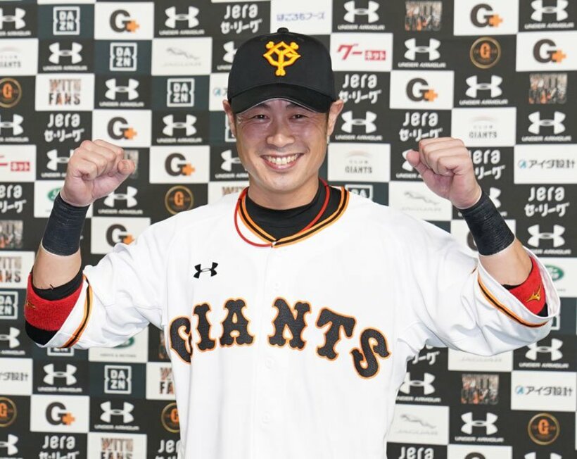  サヨナラ打を放ち、満面笑顔の巨人・亀井