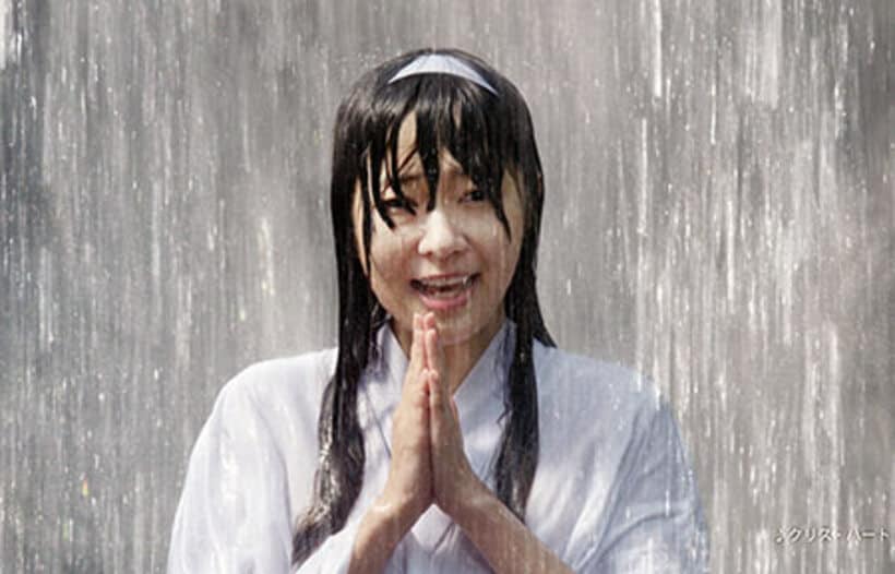 滝に打たれる指原