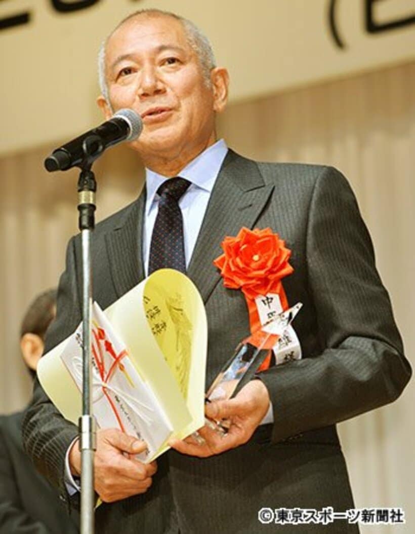 神山さんの特別功労賞は後輩の中原丈雄が受け取った