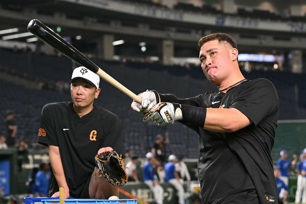 リチャードを熱心に指導する阿部監督