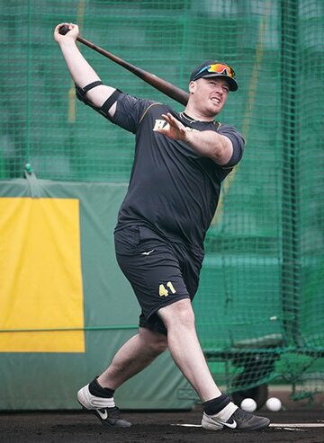  打撃練習をするボーア（阪神タイガース提供）