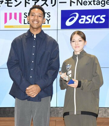 「ダイヤモンドアスリート」第１２期認定式及び修了式に出席したサニブラウン・ハキームとドルーリー朱瑛里