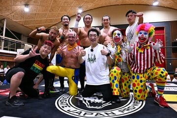 宮根とドラゴンゲートの選手たち